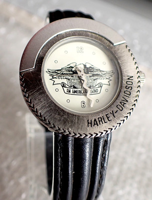SELTENE VINTAGE HARLEY DAVIDSON DAMENUHR ZEITGERECHT, SEHR GUTE FUNKTIONEN