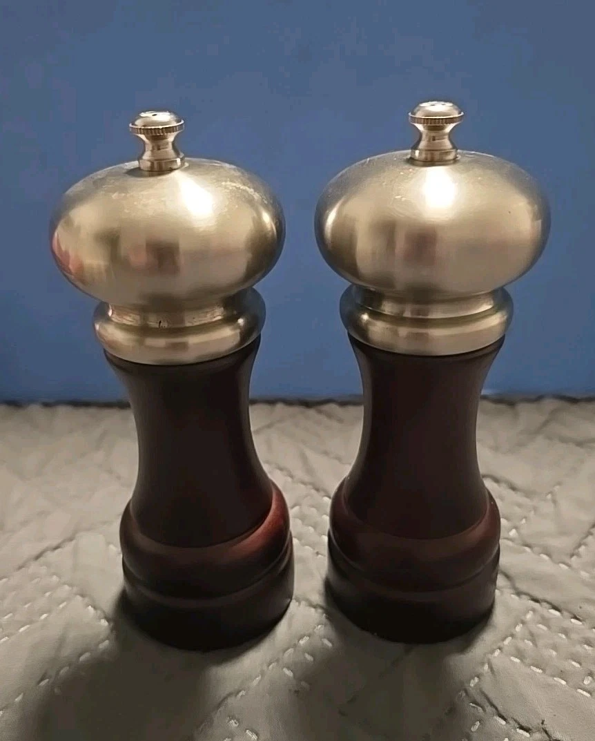 William Bounds USA Salt & Pepper Mills Grinders Dark Brown 6” Gently Used