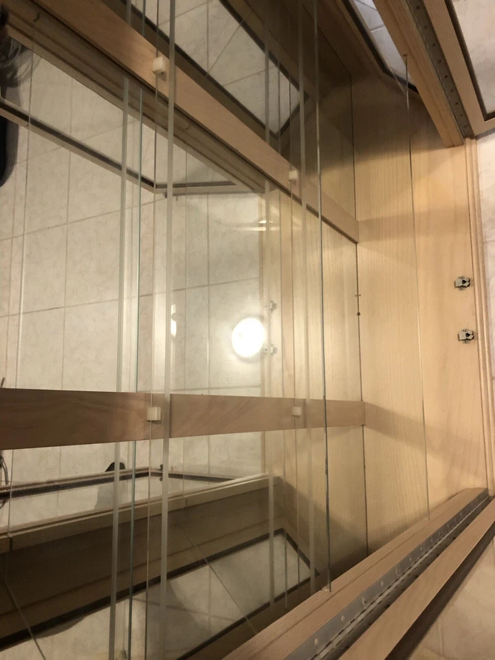 展示柜/奖杯盒带玻璃门,镜面背面,内置灯 — 第 3/4 张图片