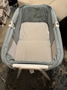 Chicco lulla-go playpen 