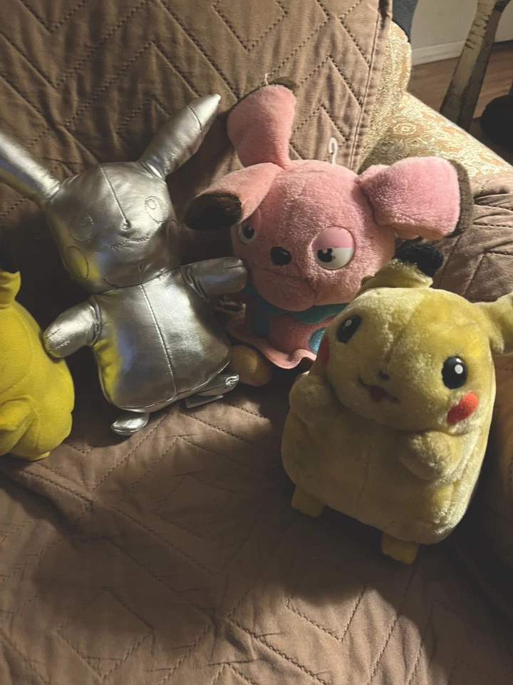 POKEMON PELUCHES PIKACHU Y MÁS LOTE DE 6 PELUCHES DE PELUCHE. Foto 3 de 4