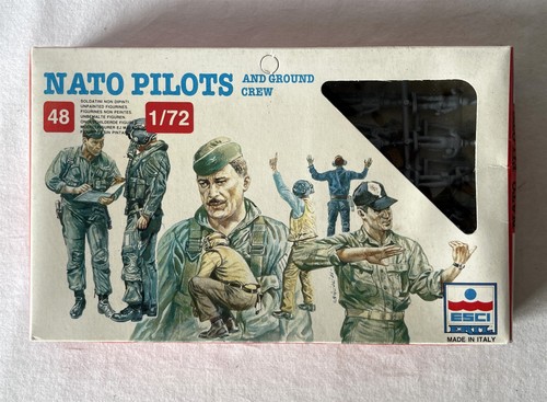 47 de 48 Figuras de Plástico de Colección Esci 243 OTAN Pilotos y Tripulación de Tierra Escala 1:72 - Imagen 2 de 10