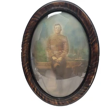 WWI US Army Soldier Framed Oval Portrait Framed in Convex Glass - Antique