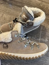 Sorel Youth Out N About Conquest Boots-Sz4 Waterproof Cozy -Excellent cond