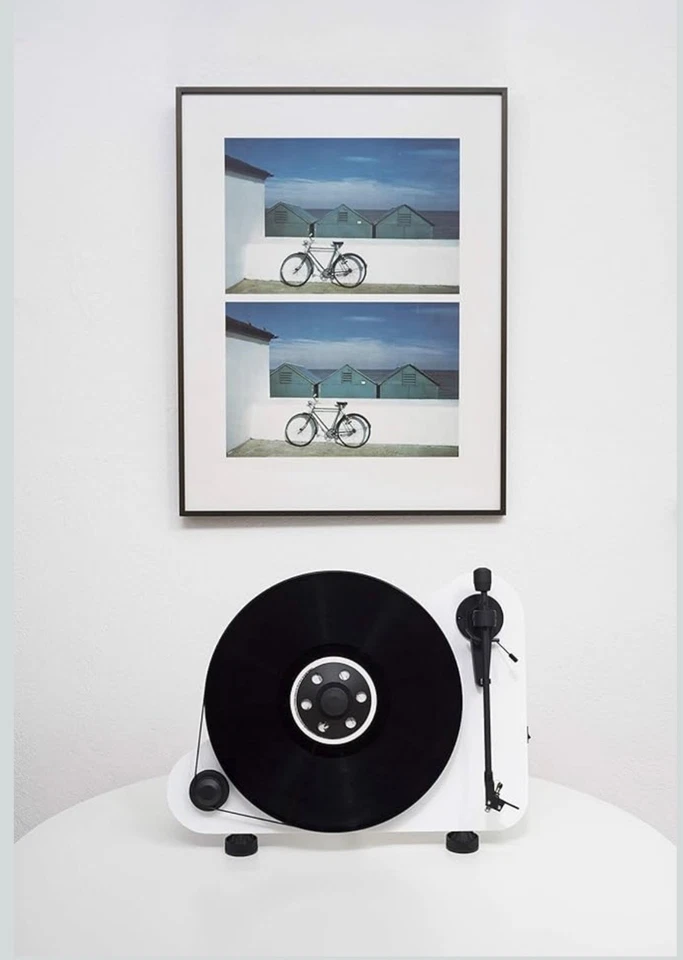 Pro-Ject VT-E BT Vertical BLUETOOTH Turntable Gloss White (New) - Image 2 of 4