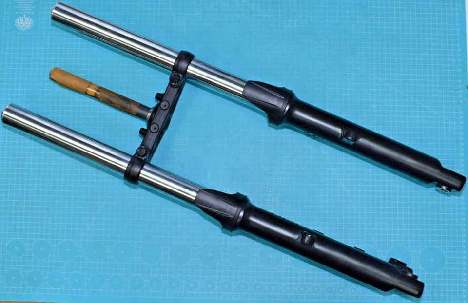 fourche complète d'origine YAMAHA 2WD-F3100-00 pour YZF-R3 MT-03 neuf - Photo 1/1