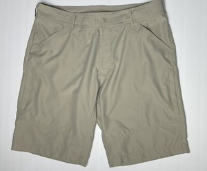 mens cargo shorts with zipper side pockets