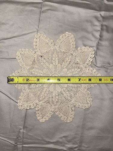 Set of 3 Vintage Doilies - Picture 4 of 4