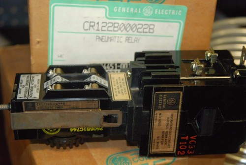 General Electric, CR122B00022B, CR122B000**B, Timing Relay, NEW in Box - Picture 2 of 4