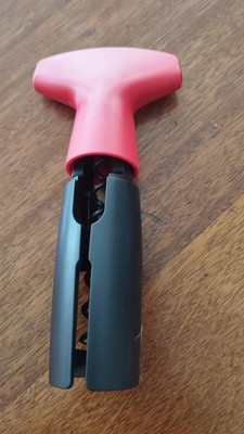 Tupperware Korkenzieher    Flaschengeist    rot-schwarz  neu OVP