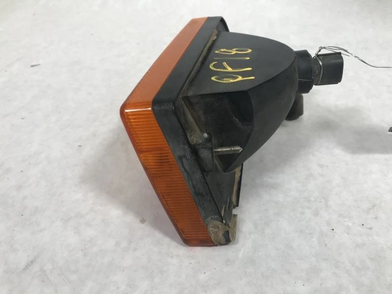 Passenger Corner/Park Light Park Lamp-turn Signal Fits 90 LEGACY 54561 — 第 2/4 张图片