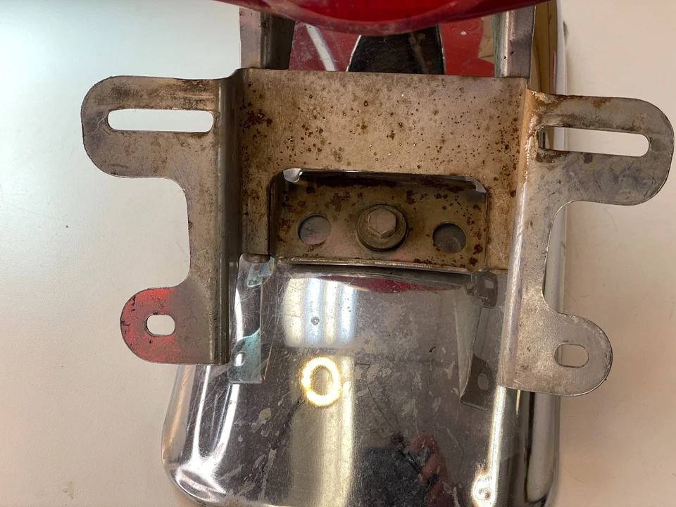 Luz trasera y guardabarros Honda CB400F 1975 Foto 3 de 4