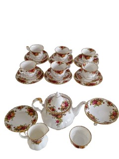 ROYAL ALBERT Old Country Roses 20 Pcs Bone China Tea Set Teapot 6 Trios USED