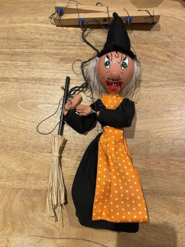 Vintage Pelham Puppet The Witch With Moveable Mouth in Original Box. - Picture 2 of 4