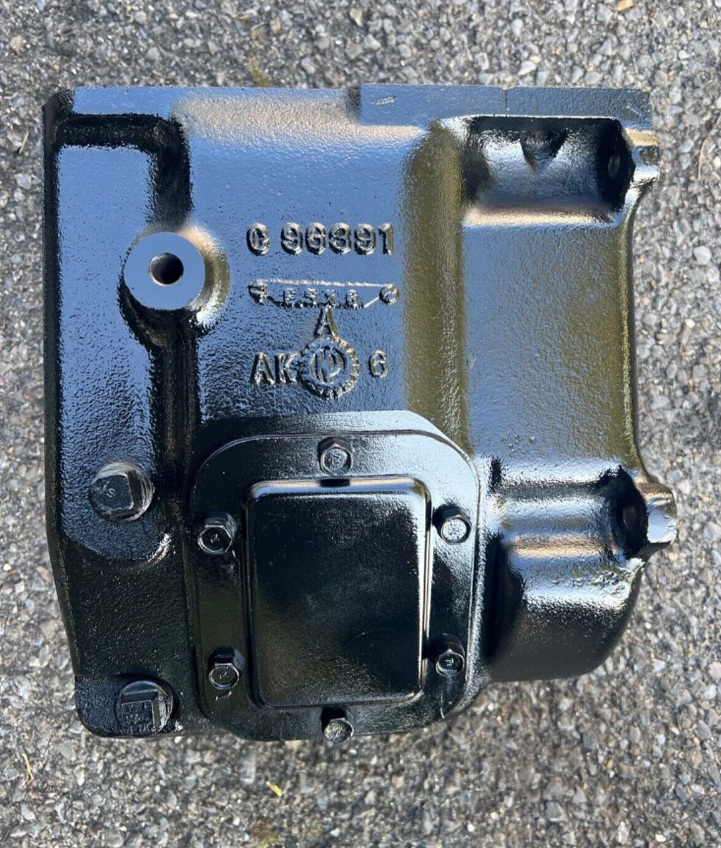 FORD NP435 MANUAL TRANSMISSION 2WD BARE CASE C-96391 / TRUCK