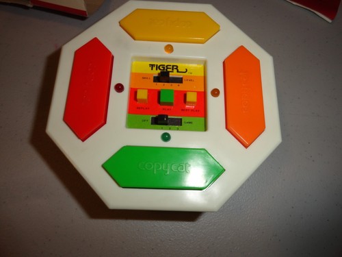 Juego electrónico vintage Tiger Electronics Copy Cat 1979 con caja probado funciona - Imagen 3 de 10
