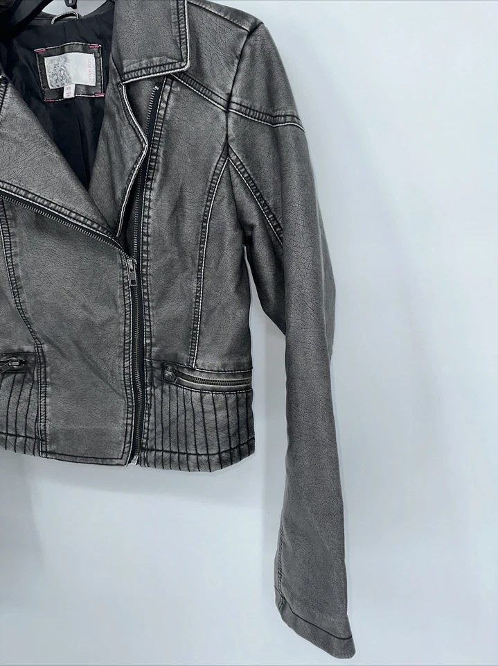Женская куртка Xhilaration темно-серая искусственная кожа на молнии размер маленький отличное состояние. - Изображение 4 из 4