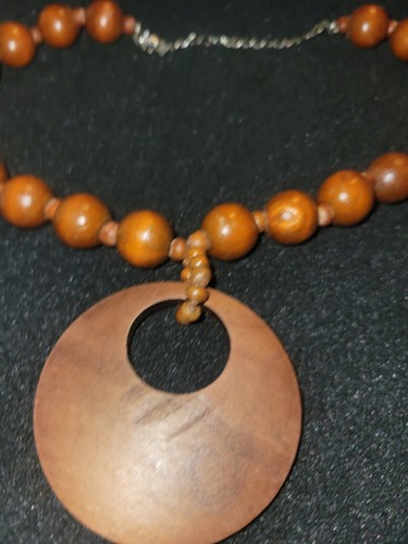 Collar de cuentas de madera hecho a mano INV#2116W - Imagen 2 de 3