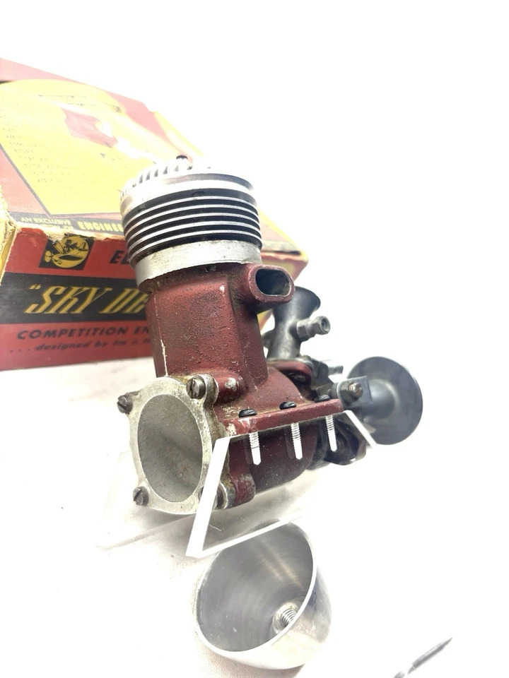 VINTAGE 1947 EDCO SKY DEVIL ENGINE With Stand And Box M3 - Image 3 of 4