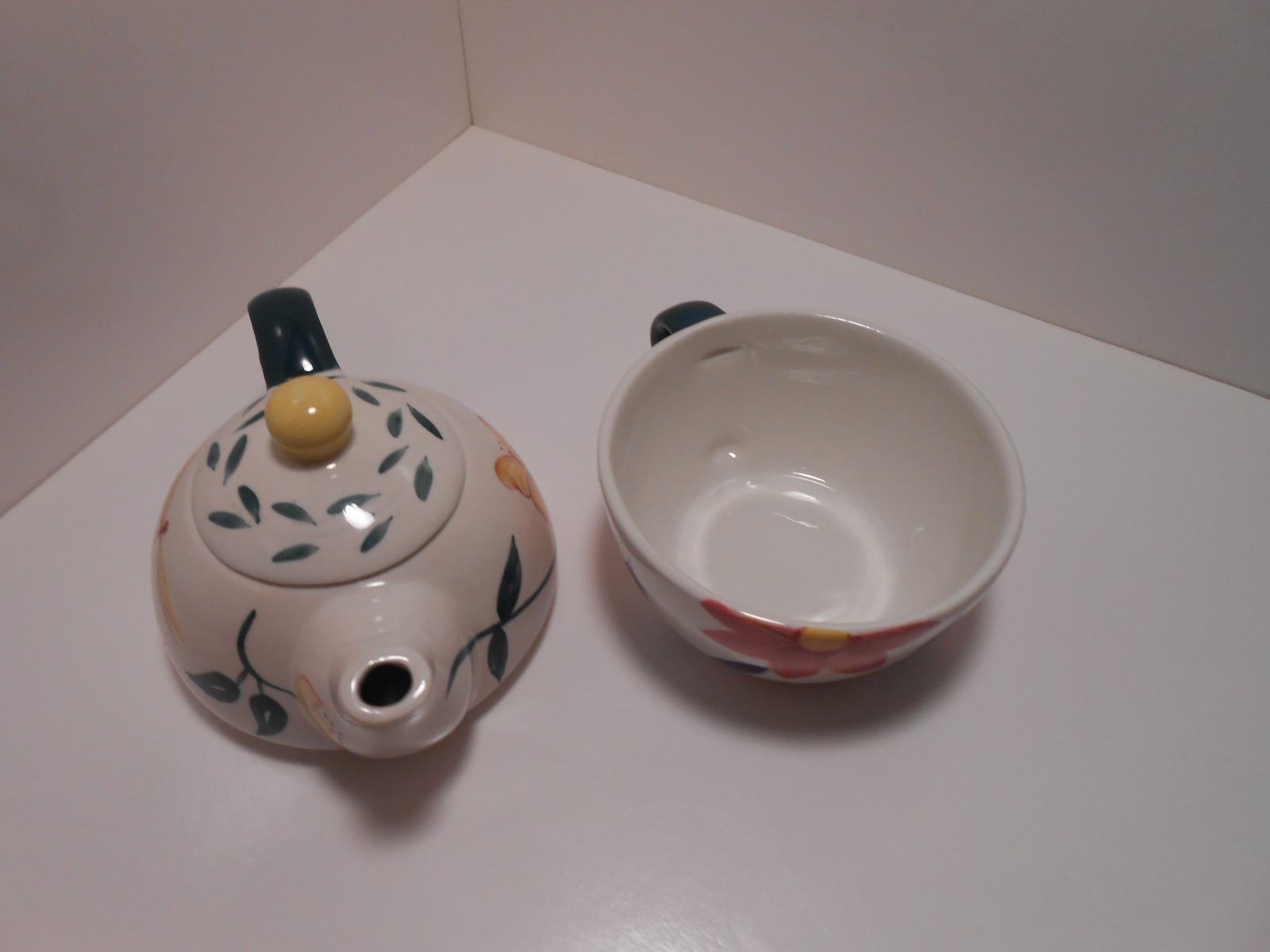 Barnes & Noble Flower Teapot w/Mug with Lid 5"X4.5"  - EC