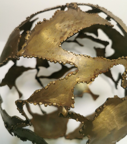 RARO MEDIADOS DEL SIGLO XX BRUTALISTA VINT SOLDADO Y ANTORCHADO PLACA DE LATÓN METAL ORBE ESCULTURA - Imagen 10 de 13