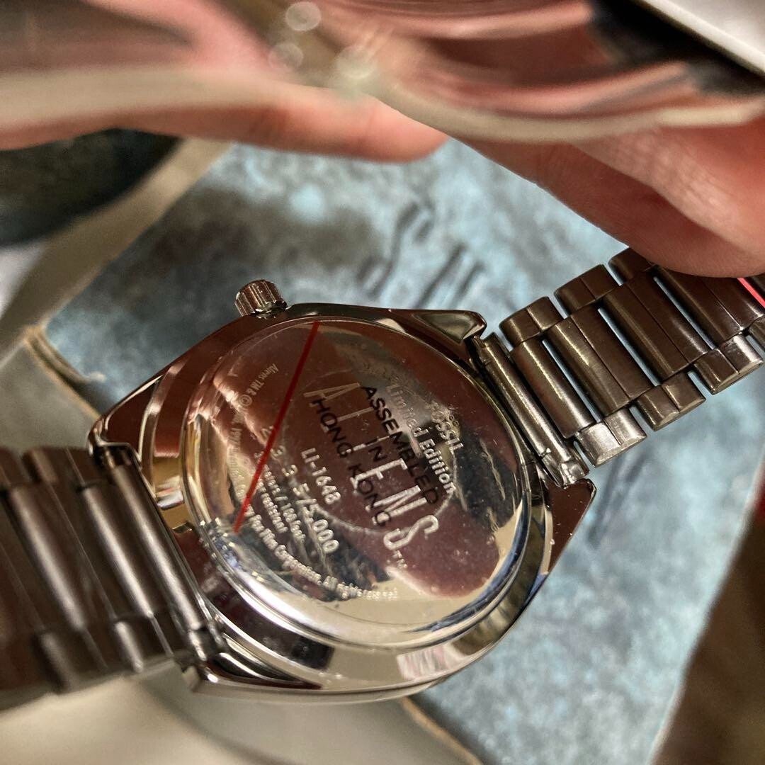 Fossil Alien Wristwatch & Egg Pottery Watch Case Limited Fossil Alien Wristwatch & Egg Pottery Watch Case Limited