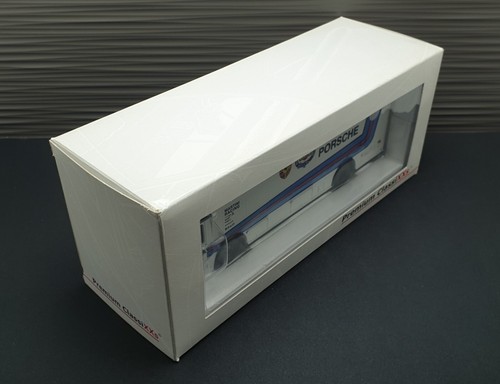 1:43 CAMION MERCEDES-BENZ "1970 - PORSCHE MARTINI" IMBALLO ORIGINALE - 12202 PREMIUM CLASSIXXS - Foto 10 di 10