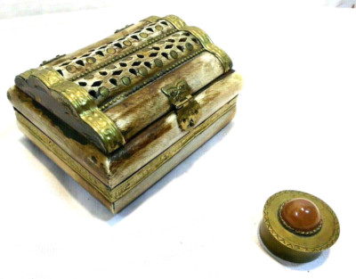 Schmuckkästchen Art Decò mit Pillendose Samt um 1880 Holz Messing Beschläge (3)