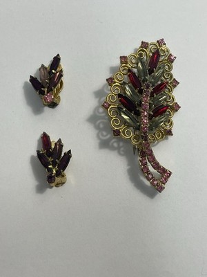VTG Rhinestone Leaf Brooch Pin Gold Tone Red & Green Accents Matching Earrings