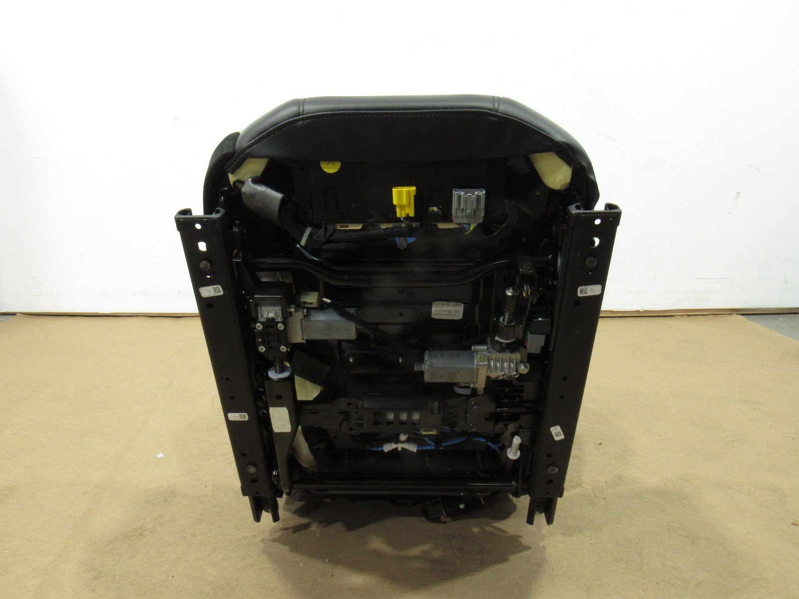 18-21 Aston Martin Vantage 2019 Front Right Passenger Seat Assembly ;:O