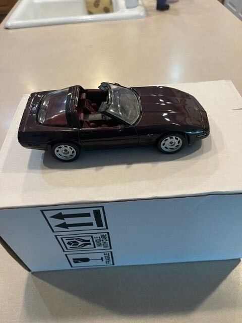フランクリンミント スケール 1/24 1993 Corvette ZR-1 FRANKLIN MINT 1993 Corvette ZR-1, maroon, 1:24 scale. 40th