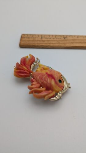 Vintage Hattie Carnegie Goldfish Fish Pin Brooch Orange Lucite Unsigned - Picture 4 of 15