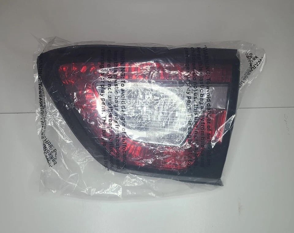 Luz trasera para Chevrolet Traverse 2013-17 halógena interior derecha con bombilla CAPA Foto 2 de 4