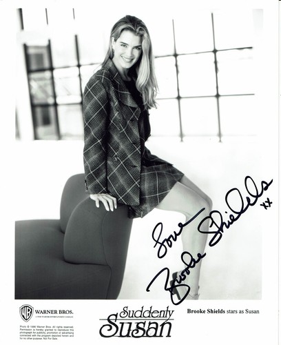 Brooke Shields hand signed photograph 10 x 8 inch