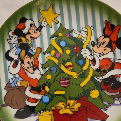 Walt Disney Artists 1988 Christmas ''The Tree Trimming'' Plate Mickey Minnie