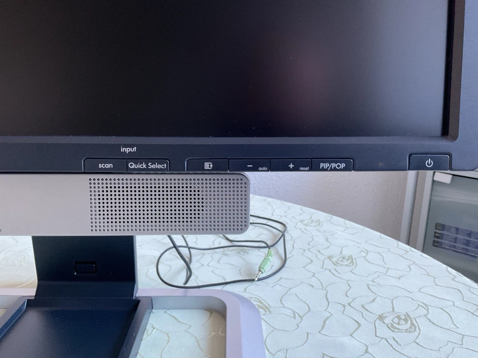 HP LP2475w Monitor 24 Zoll LCD S-IPS, 1920x1200 FullHD, DisplayPort HDMI DVI USB - Bild 3 von 4