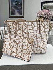 Calvin Klein ~ Borsa a tracolla reversibile marrone e bianca ciottoli con marsupio