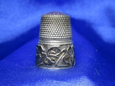 Ancien dé à coudre en argent massif poussoir Améthyste/ silver thimble