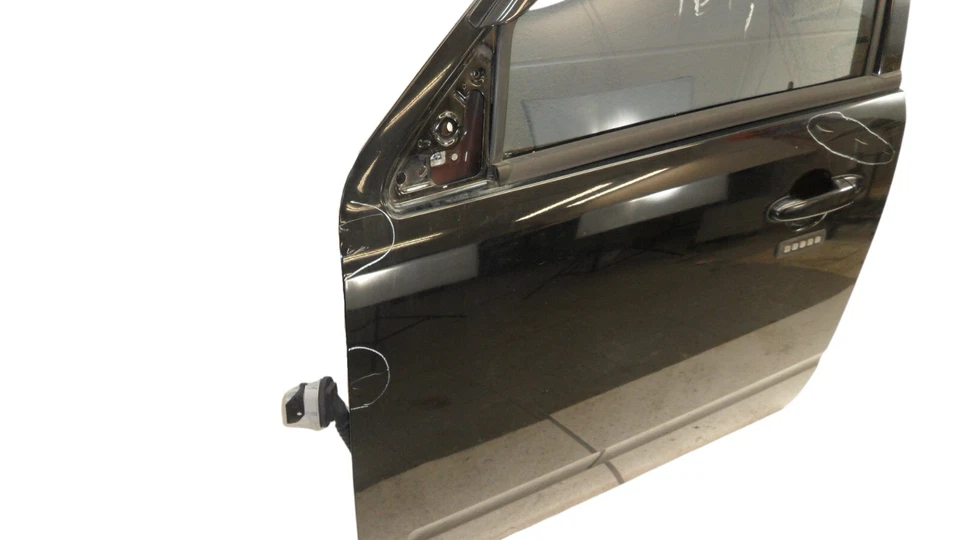 Б/у наружная дверь в сборе для водителя Ford Escape 2008-2012 годов выпуска от оригинального производителя 8L8Z7820124C - Изображение 2 из 4