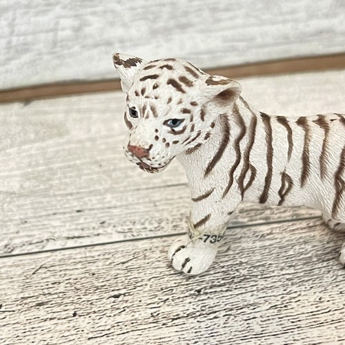 Schleich WHITE SIBERIAN TIGER CUB Wildlife Figure 2007 Retired D-83508 Has Tag! - Picture 4 of 10