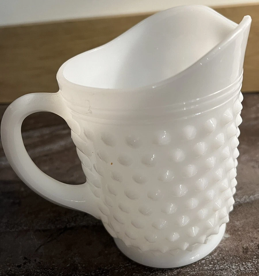 Jarrón floral o jarra de vidrio esmerilado blanco Hobnail vintage años 50 Foto 3 de 4