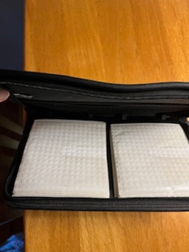 CD Projects - 44 CD/DVD travel case - removable pages- Black with Zipper Closure - Picture 4 of 5