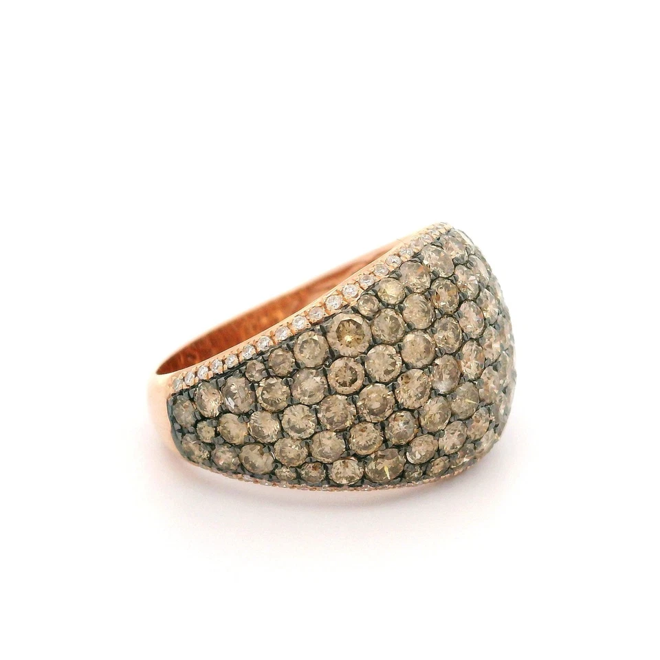 Anillo de oro rosa de 14 k con banda abovedada de 15,1 mm de ancho de diamantes champán blancos y elegantes de 3,3 quilates Foto 2 de 4