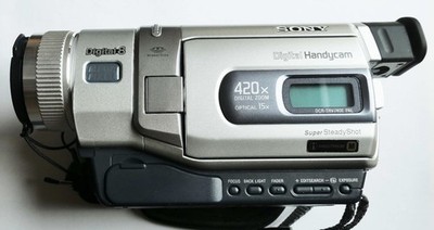 SONY DCR-TRV740E PAL Digital 8 (Hi8, Video8) Megapixel Camcorder +DV-IN/OUT