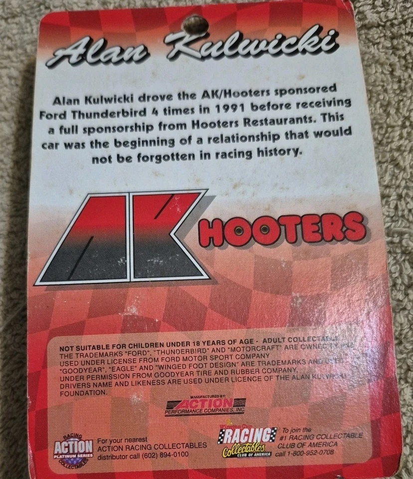 NUEVO SELLADO RARO 1991 Alan Kulwicki #7 Hooters escala 1:64 Acción NASCAR Alan K. Foto 2 de 3