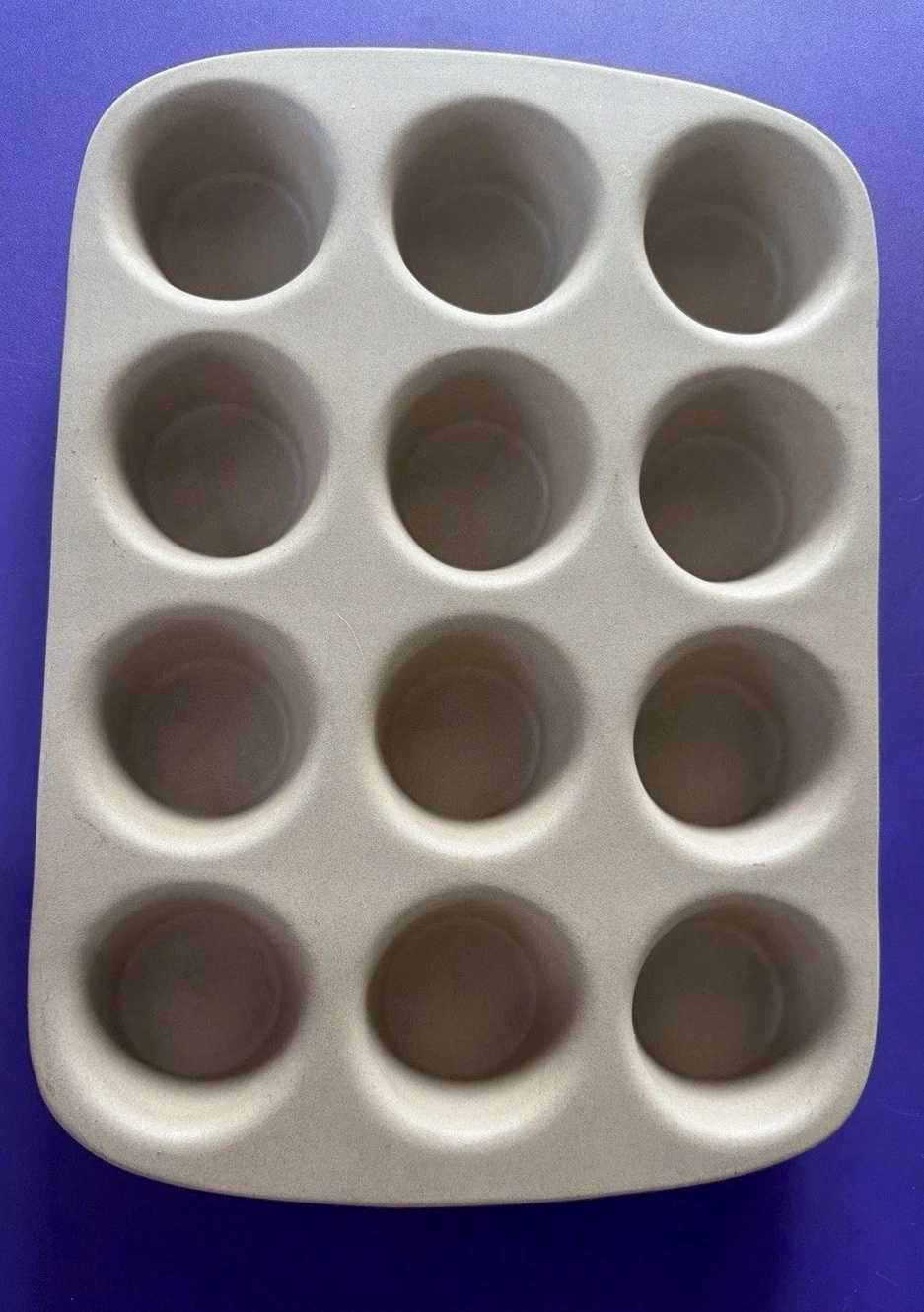 Pampered Chef Stoneware Muffin Pan 12 Count