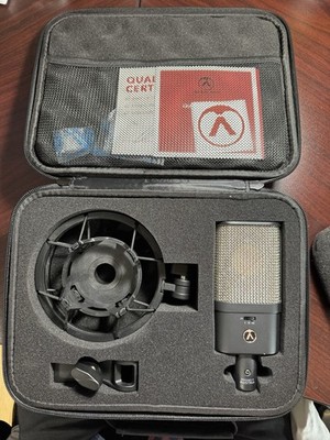 Austrian Audio OC16 Large-Diaphragm Cardioid Condenser Microphone + OCS8 Mount