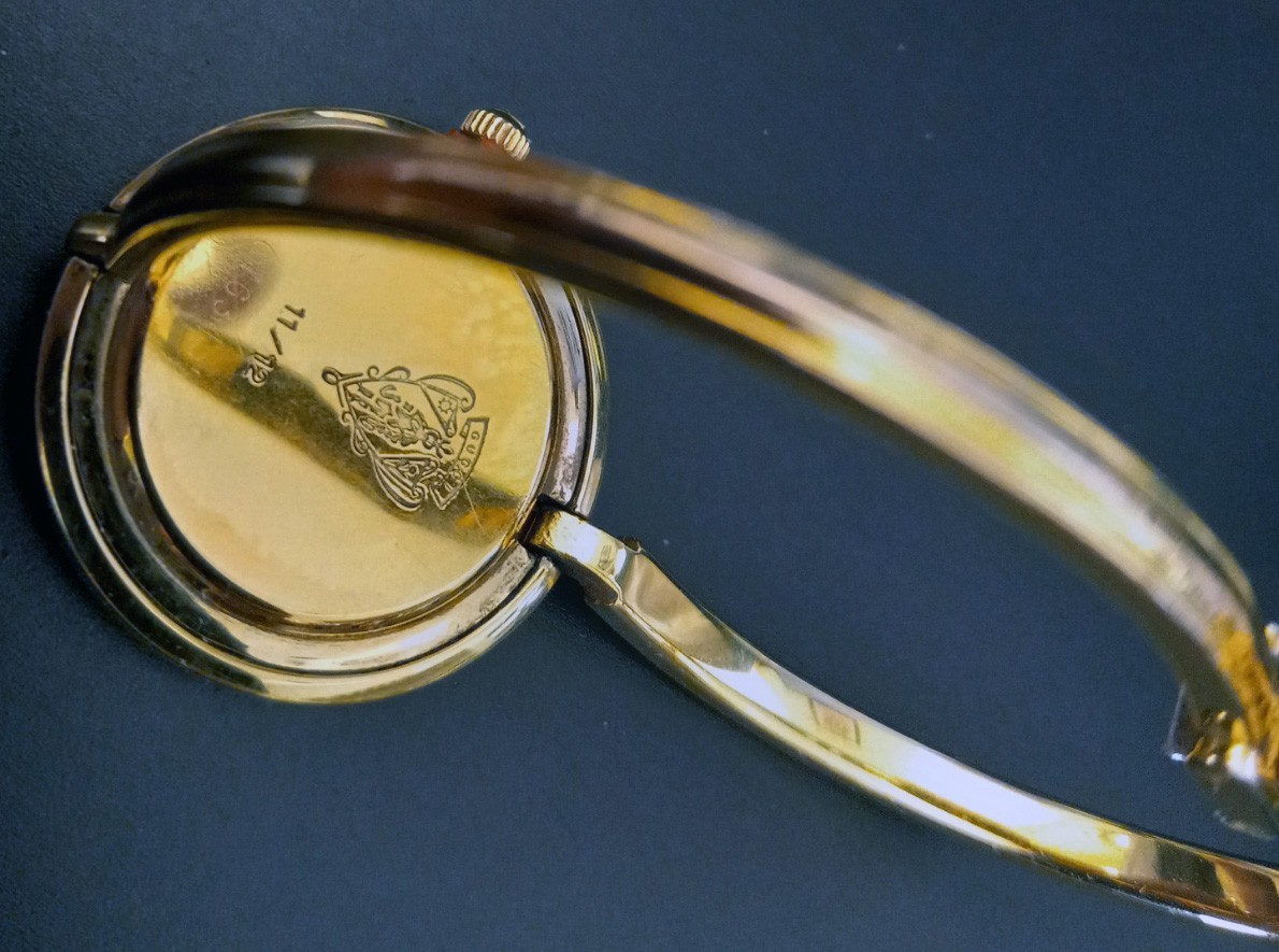 RARE Vintage 1987 GUCCI Bangle Watch Gold 1100L Orig. Box w/29