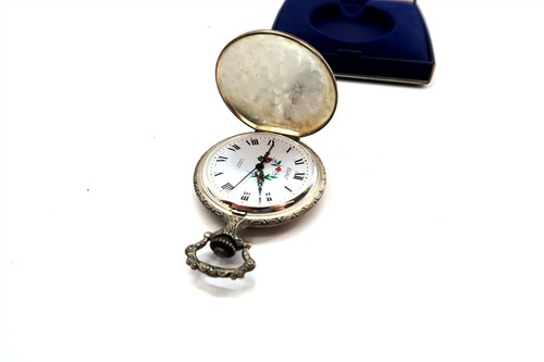 Mint LeGANT Pocket Watch 17J with Deer Hunting Scene in Orig Case 1977 Vintage - Picture 3 of 9
