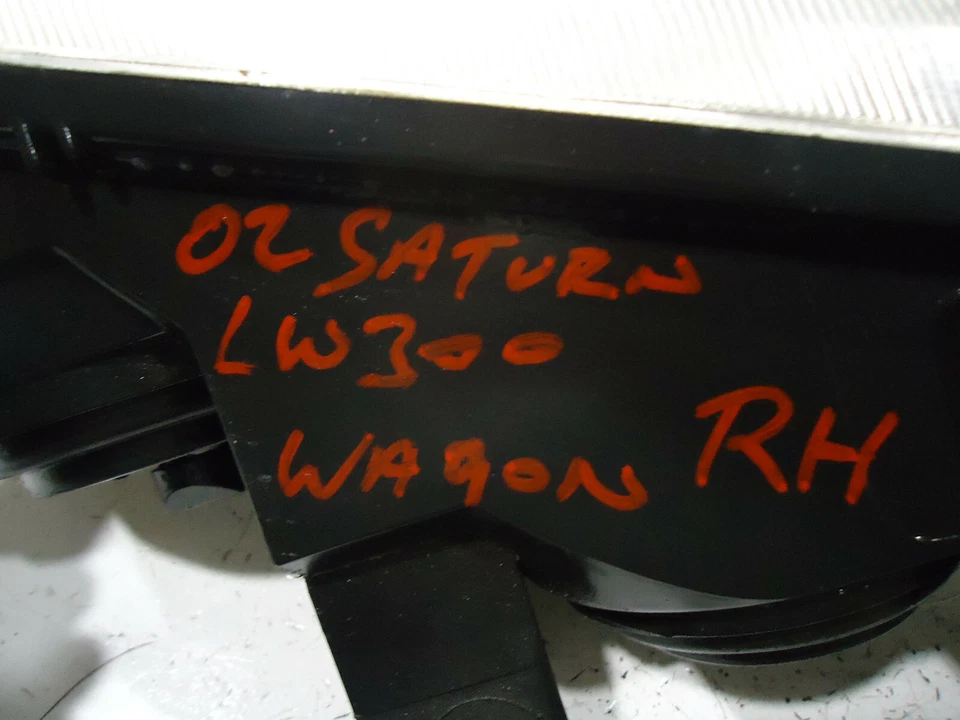 2002 年 SATURN LW300 站 WAGON 右乘客侧灯 — 第 2/4 张图片